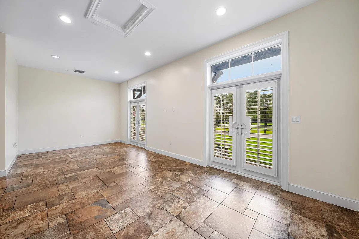 Residence photo 88