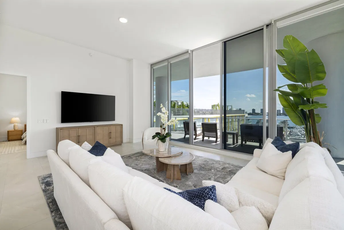 Nautilus 220 Unit 612 photo 22