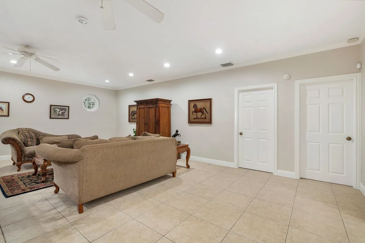 Saddle Trail Park Residence photo 19