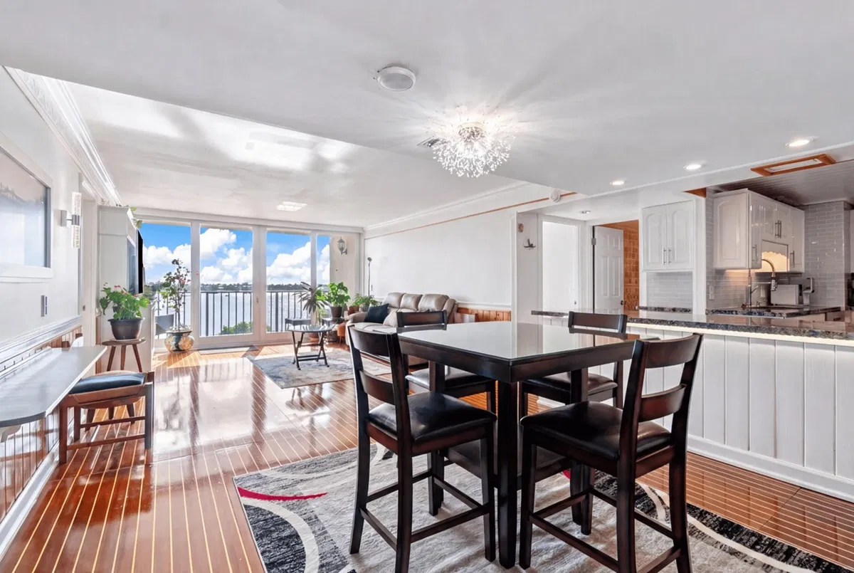 Palm Beach House Unit 409 photo 7