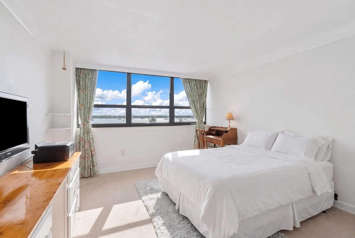 Palm Beach House Unit 409 photo 13