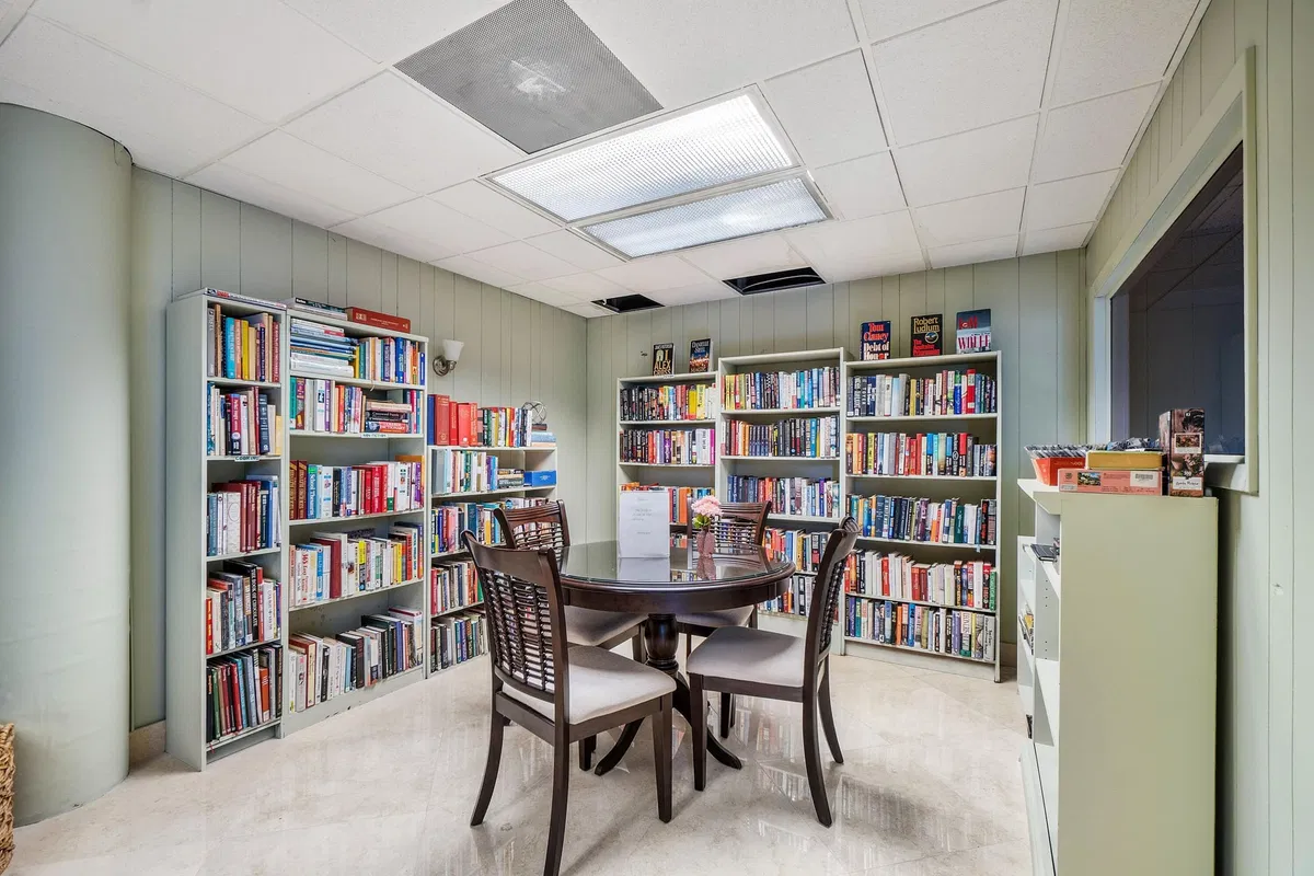 Palm Beach House Unit 409 photo 25