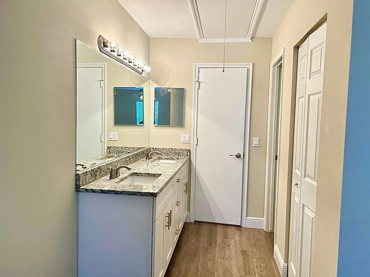 Unit 202 photo 16