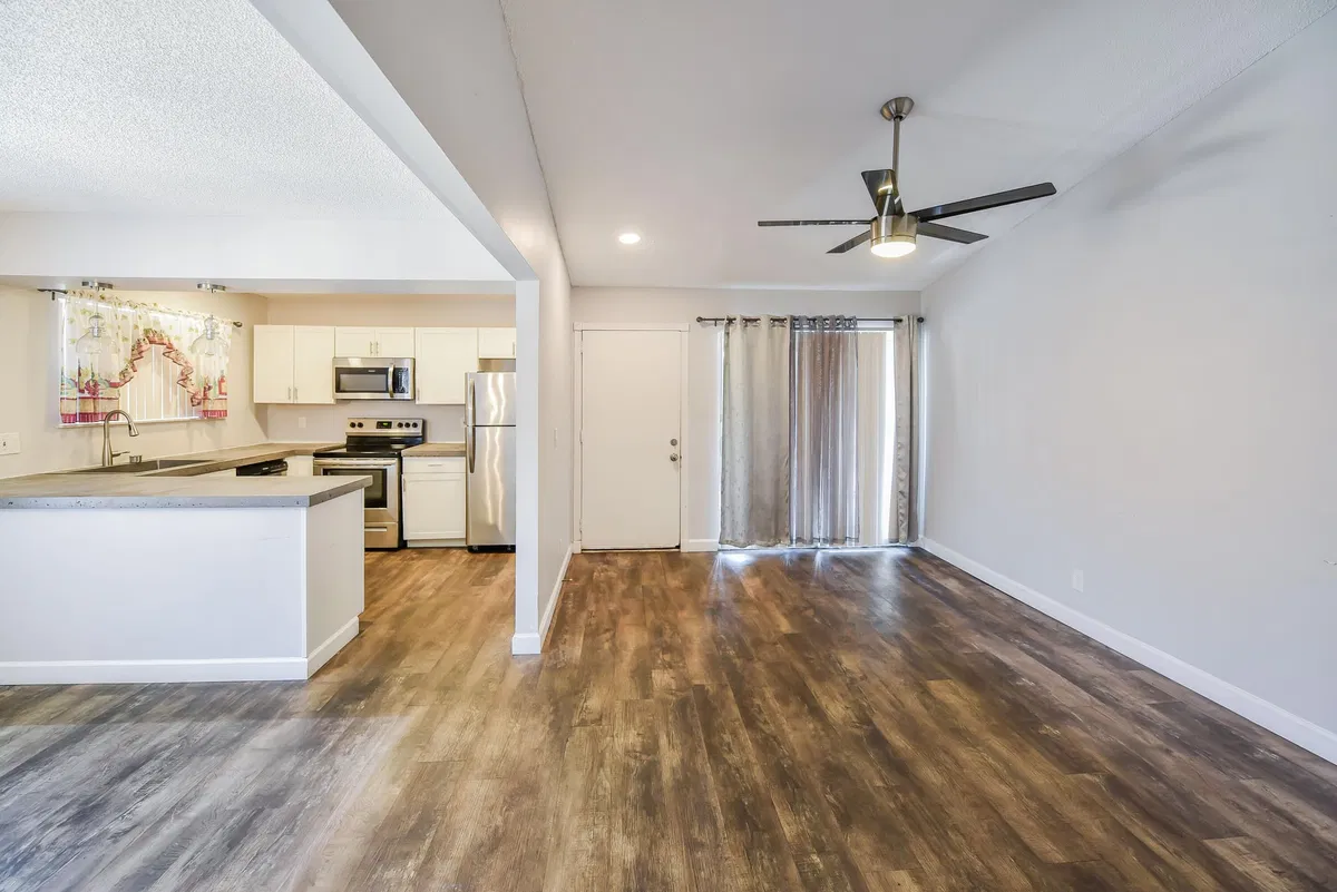  Unit 52 photo 7