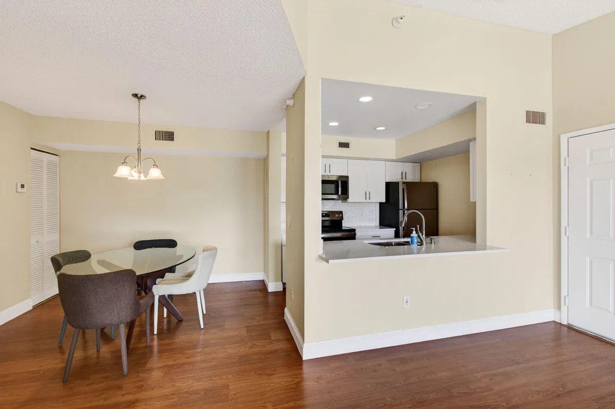 Unit 303 photo 10