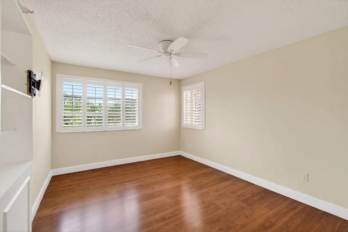 Unit 303 photo 16