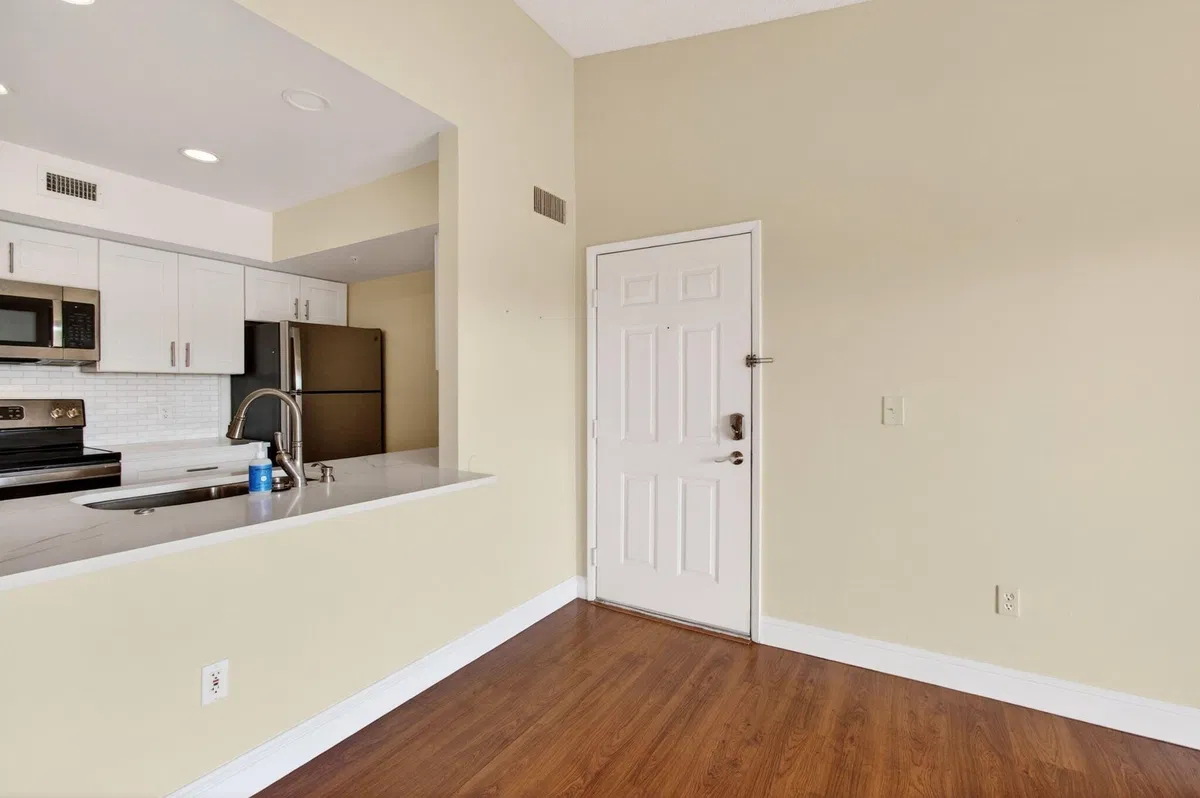 Unit 303 photo 25