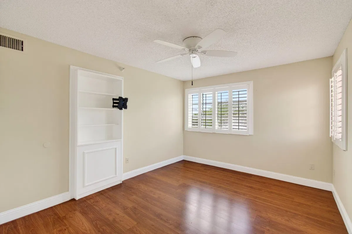 Unit 303 photo 34