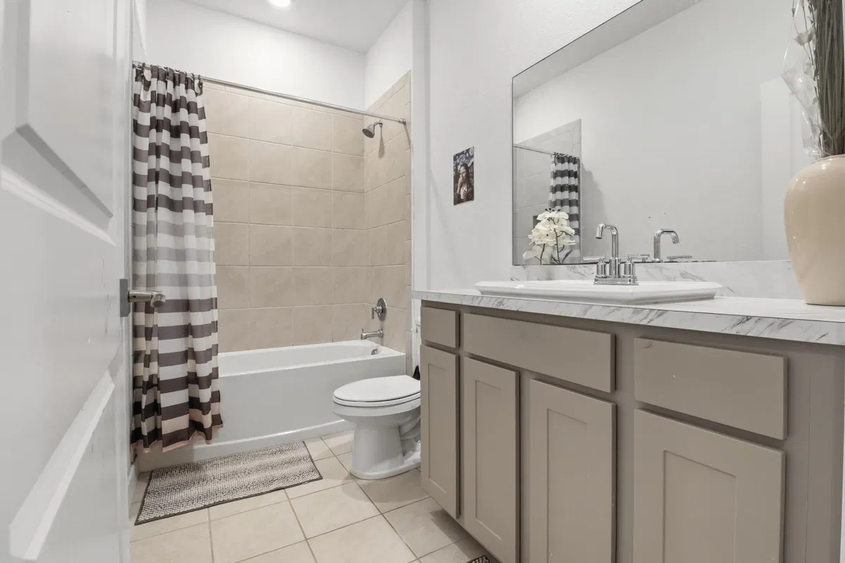 Residence photo 16
