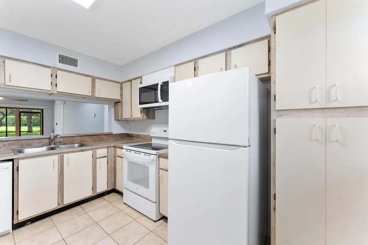  Unit 109 photo 10