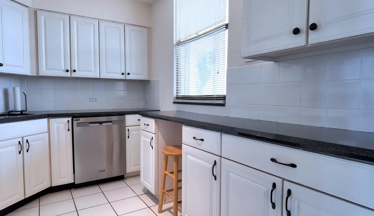  Unit 821 photo 10