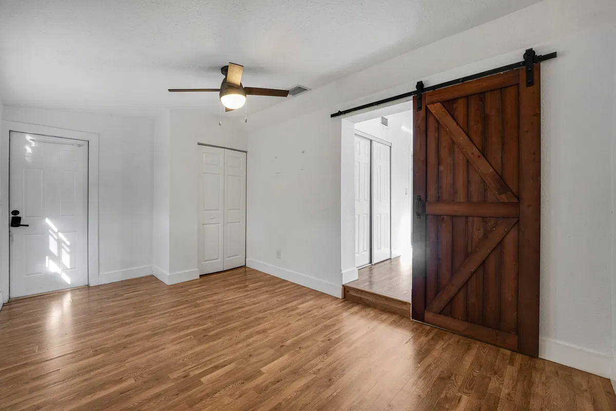 Residence photo 16