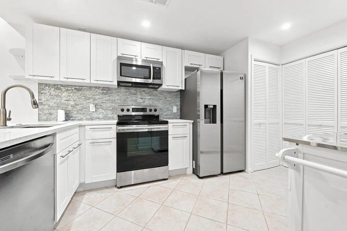 Unit 107 photo 4