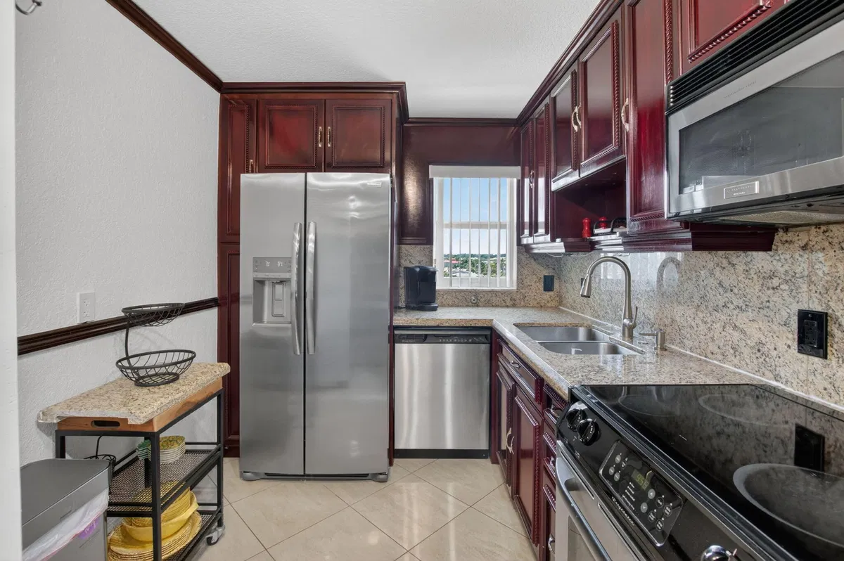 Unit 402 photo 19