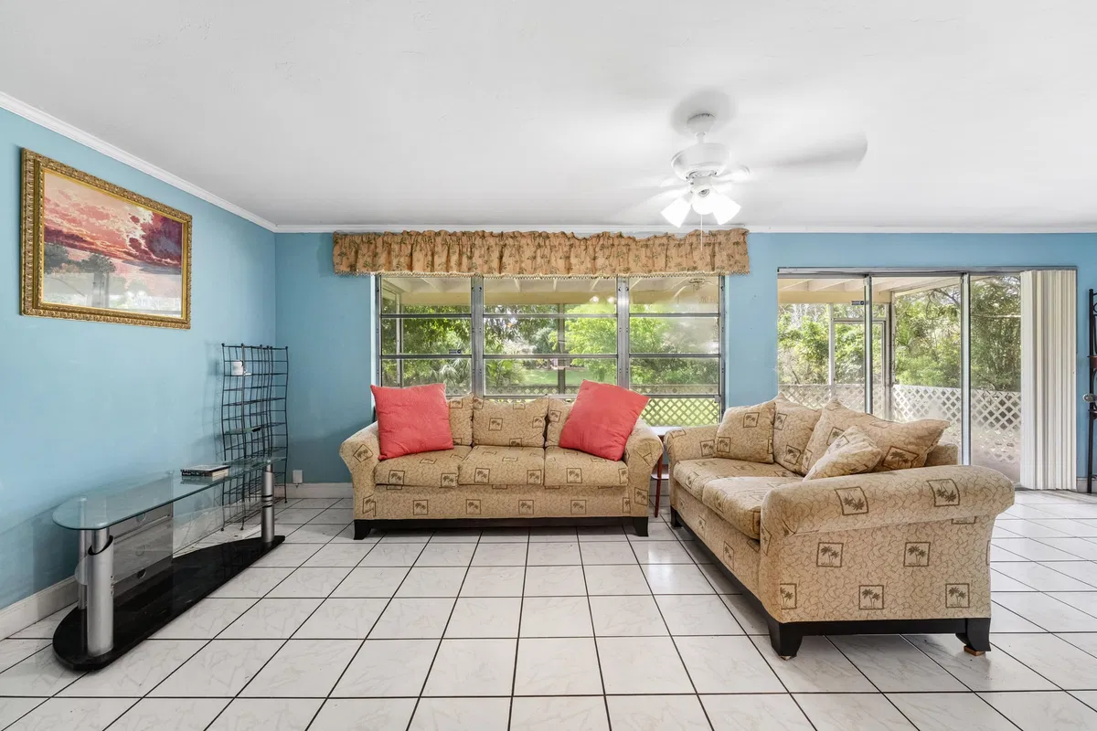 Residence photo 16