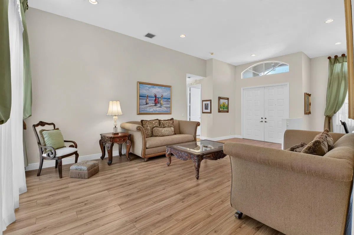 Residence photo 4