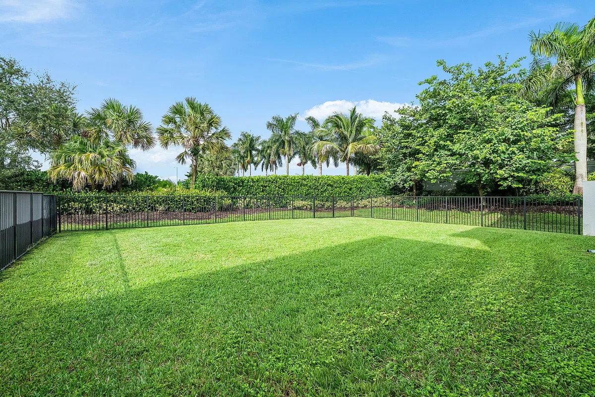 Boca Bridges Residence photo 28
