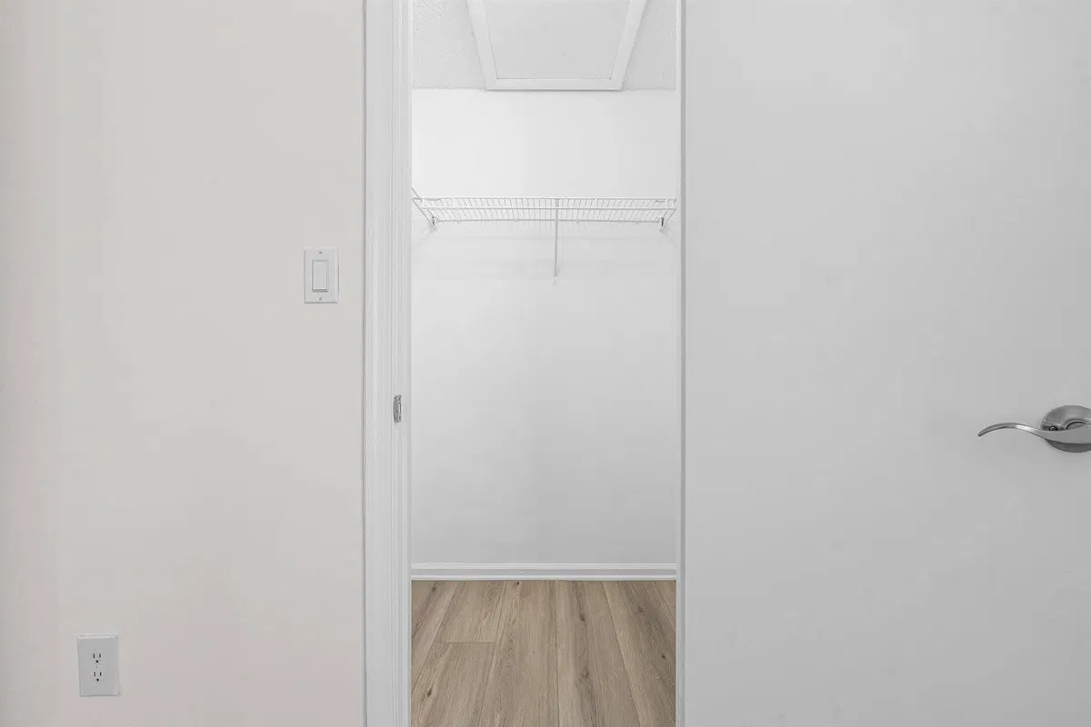  Unit J photo 19