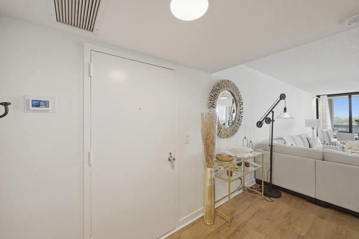 Unit 606 photo 16