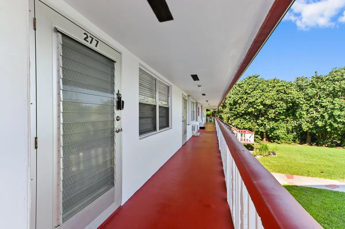 Residence photo 16