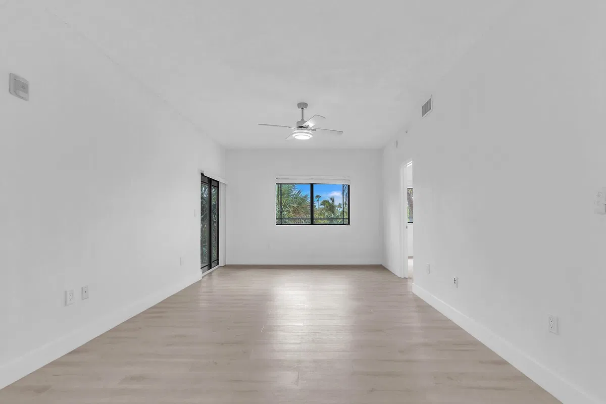 Unit 302 photo 19