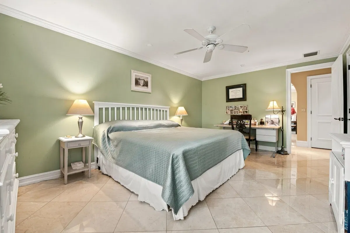 Residence photo 16
