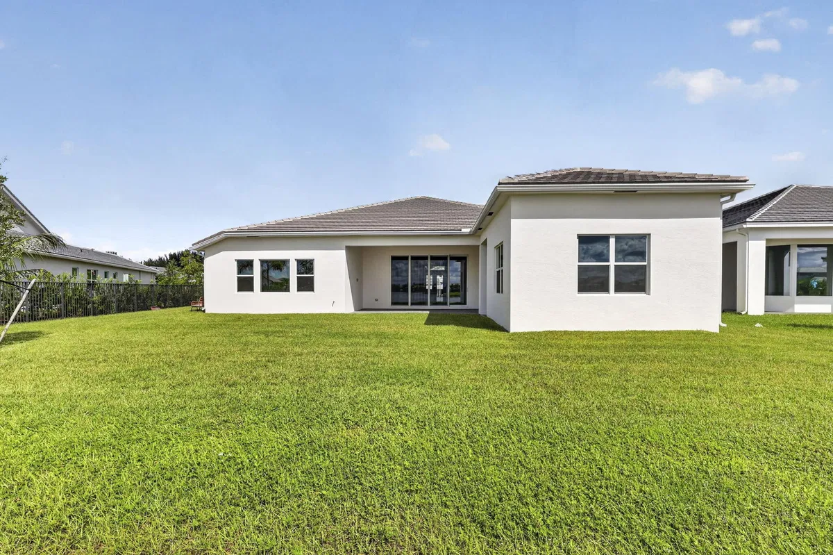 Residence photo 76