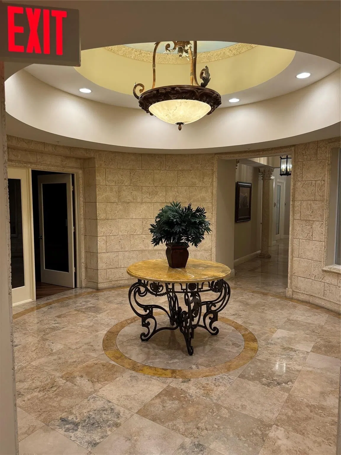 Residence photo 19