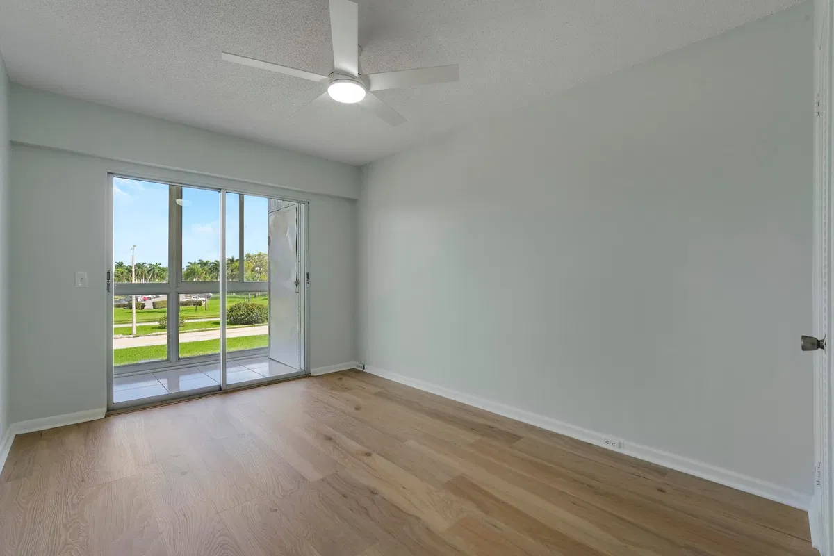 Residence photo 16