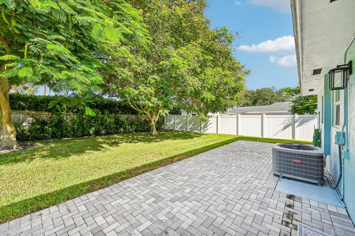 Residence photo 25