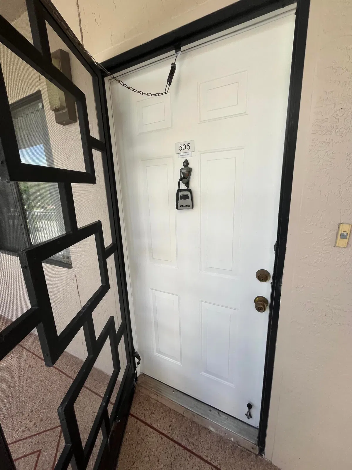 Unit 305 photo 7