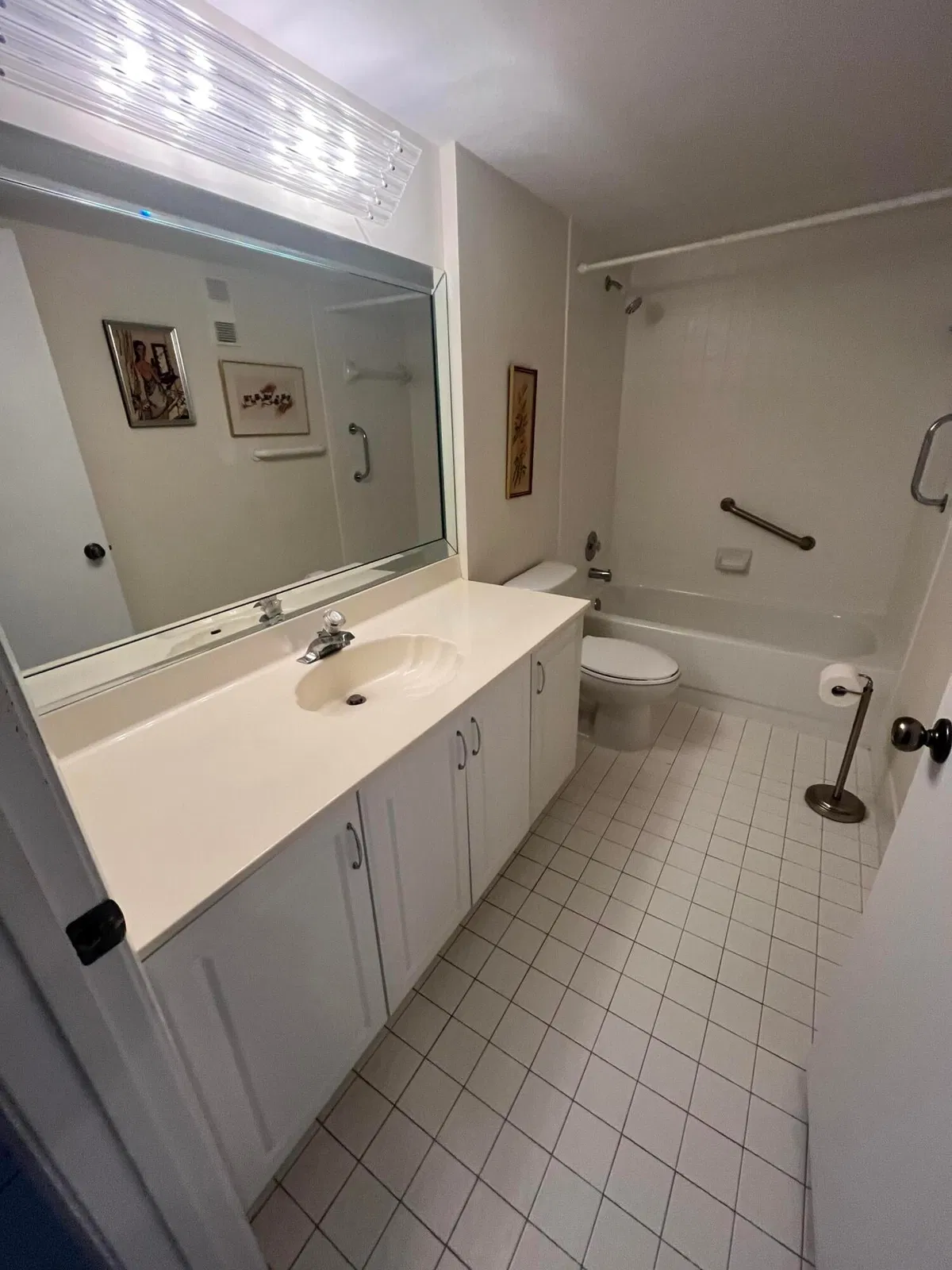 Unit 305 photo 25