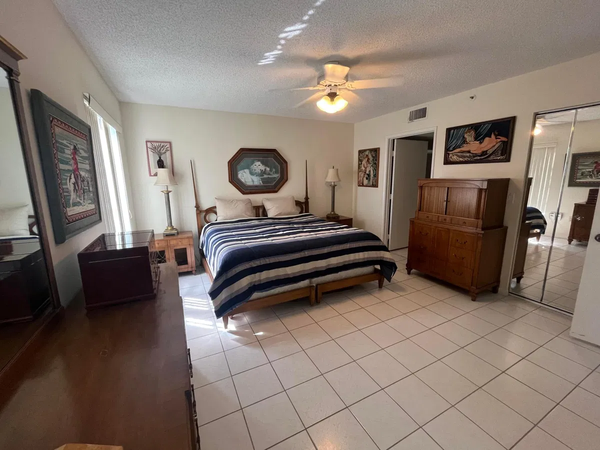 Unit 305 photo 31