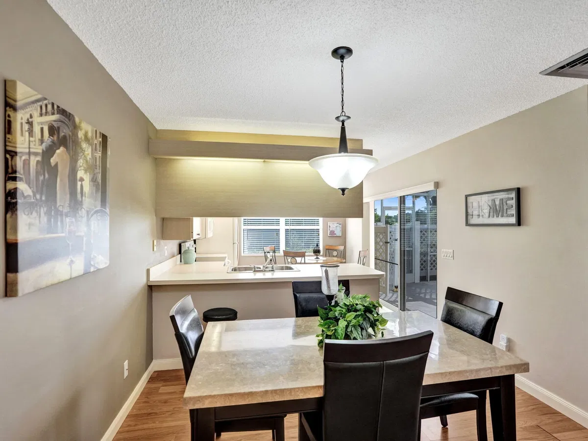 Residence photo 10
