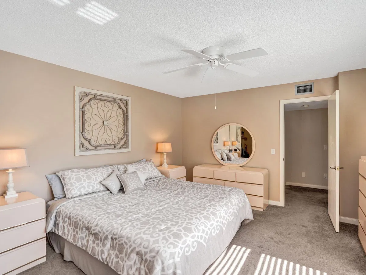 Residence photo 22