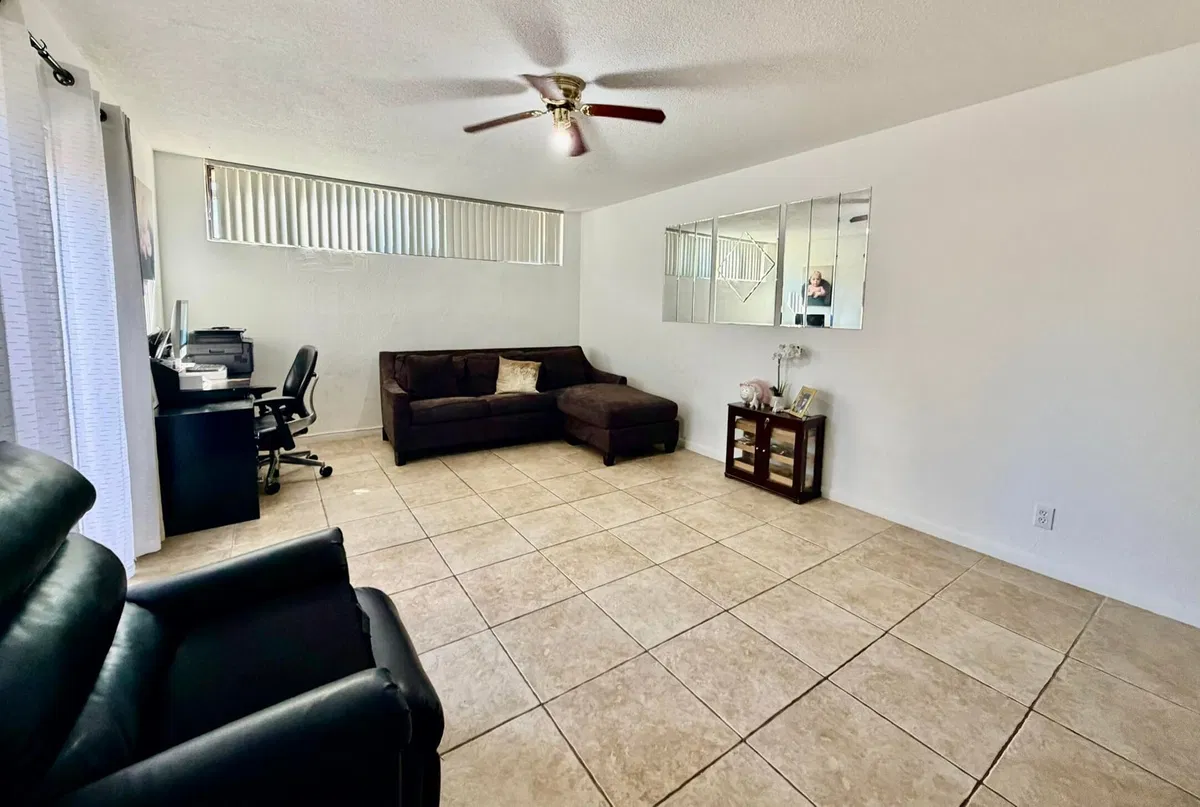 Residence photo 16