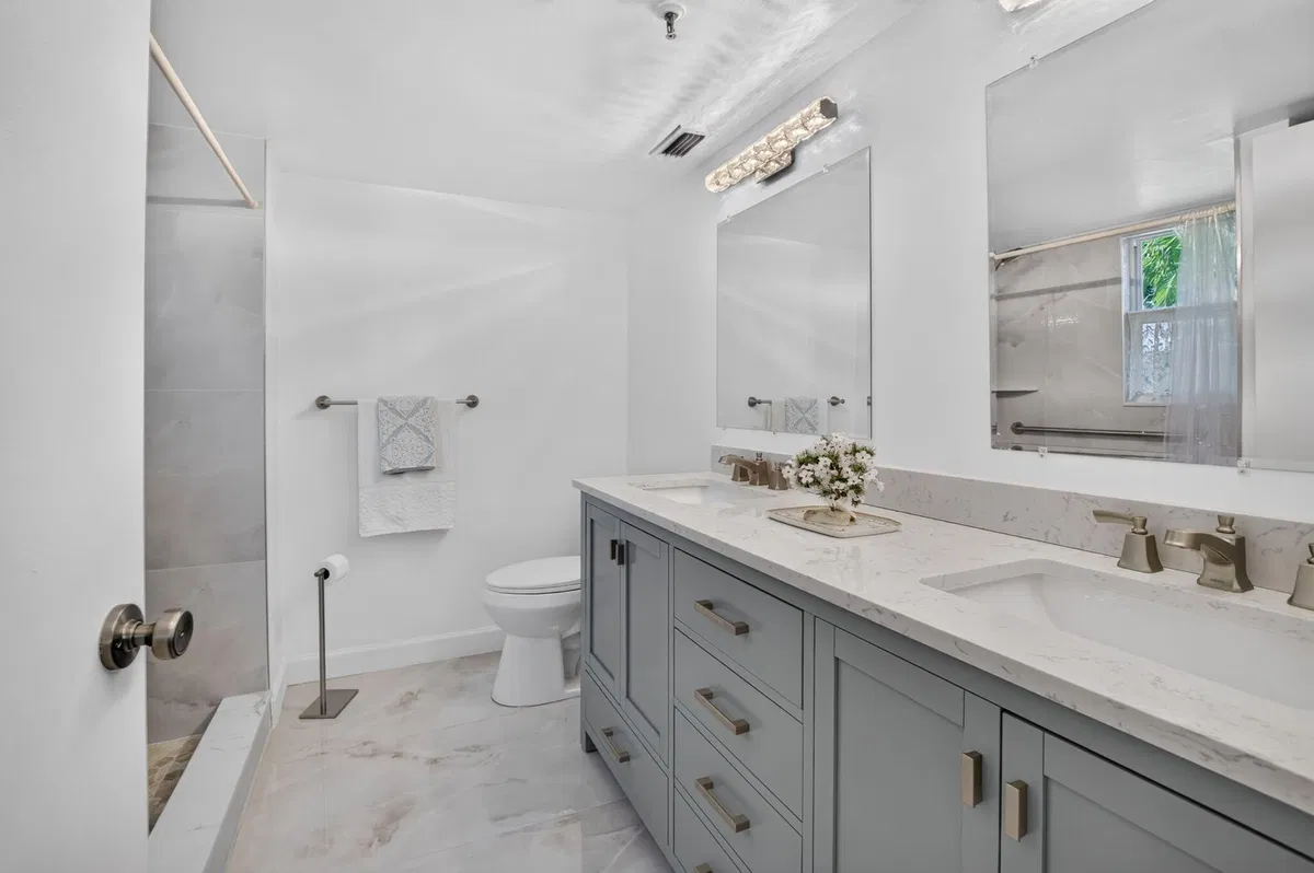 Unit 110 photo 19