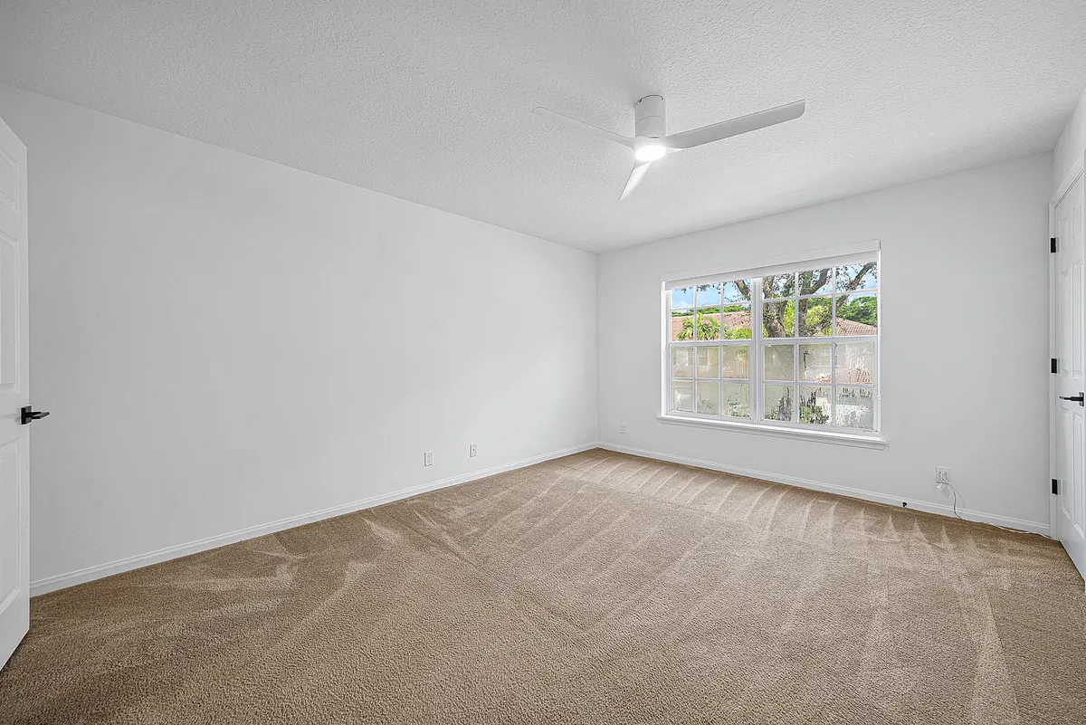 Residence photo 16