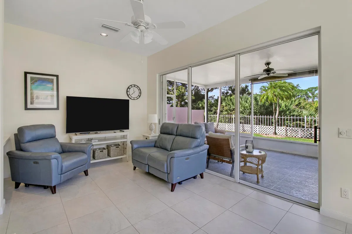 Residence photo 16