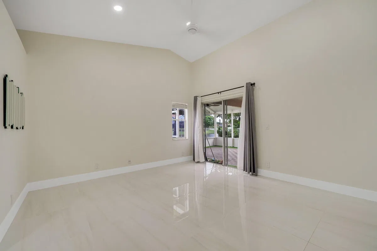 Residence photo 19