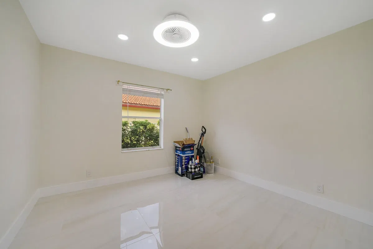Residence photo 25