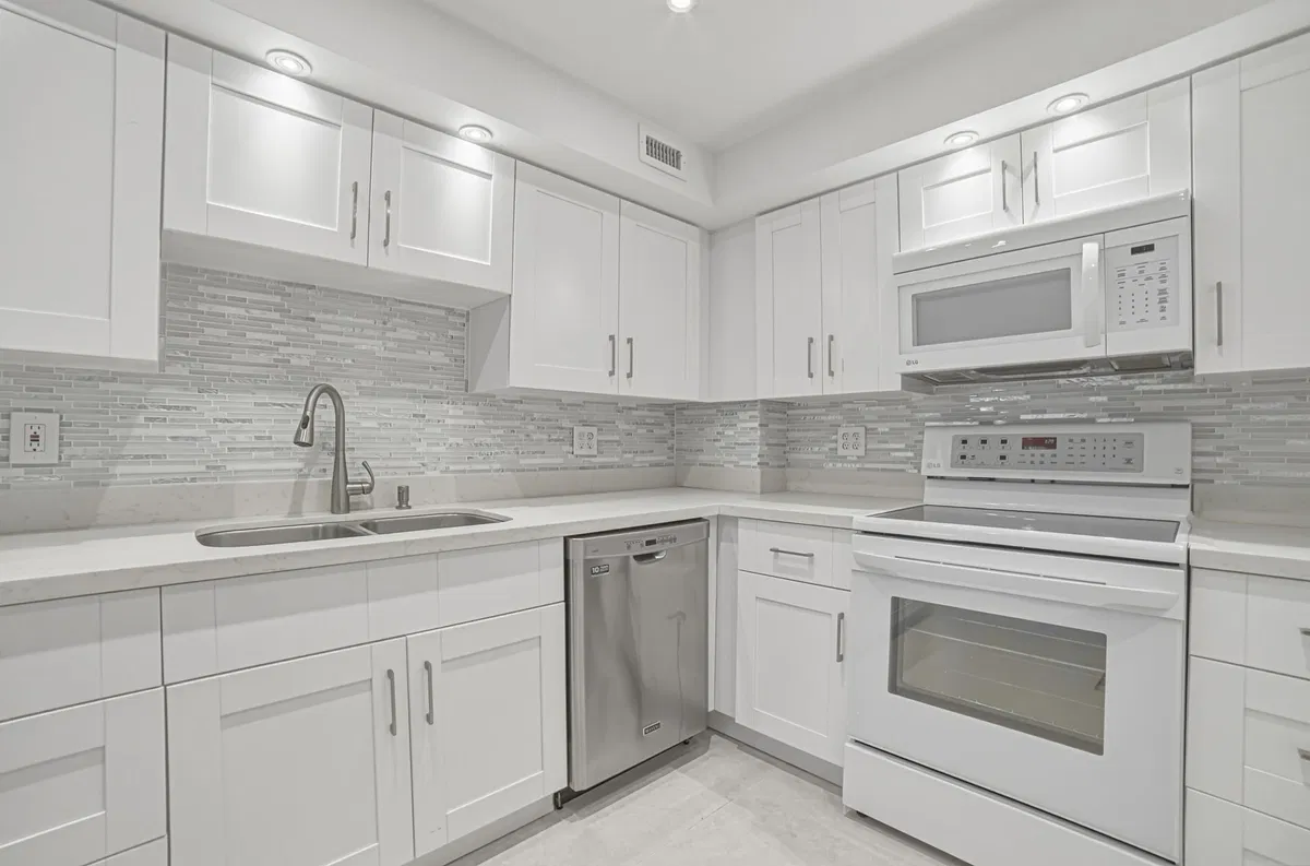 The Patrician of Palm Beach Unit 121 photo 16