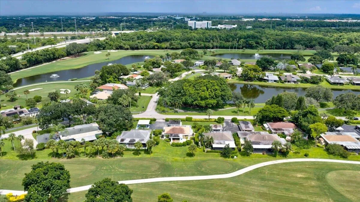 Eastpointe Country Club Residence photo 34