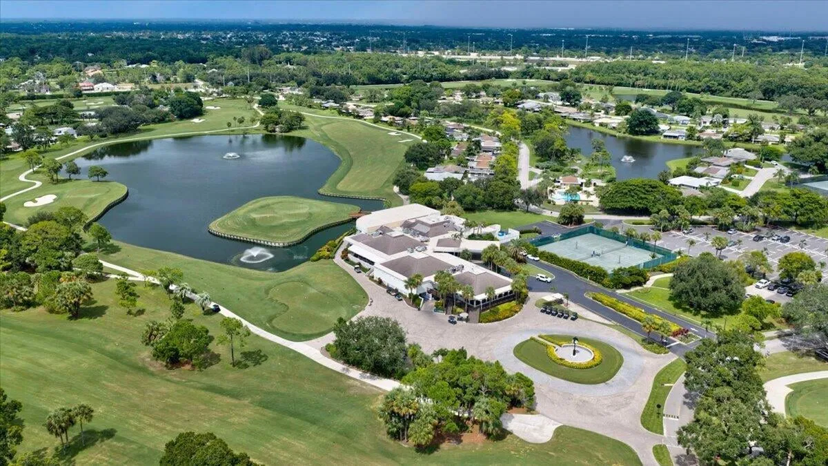 Eastpointe Country Club Residence photo 43