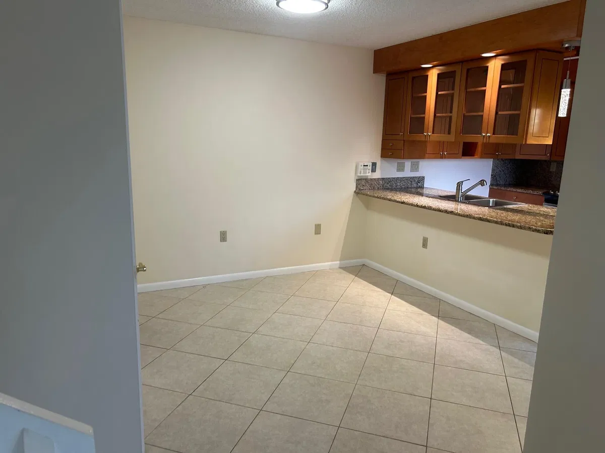Unit 2610 photo 13