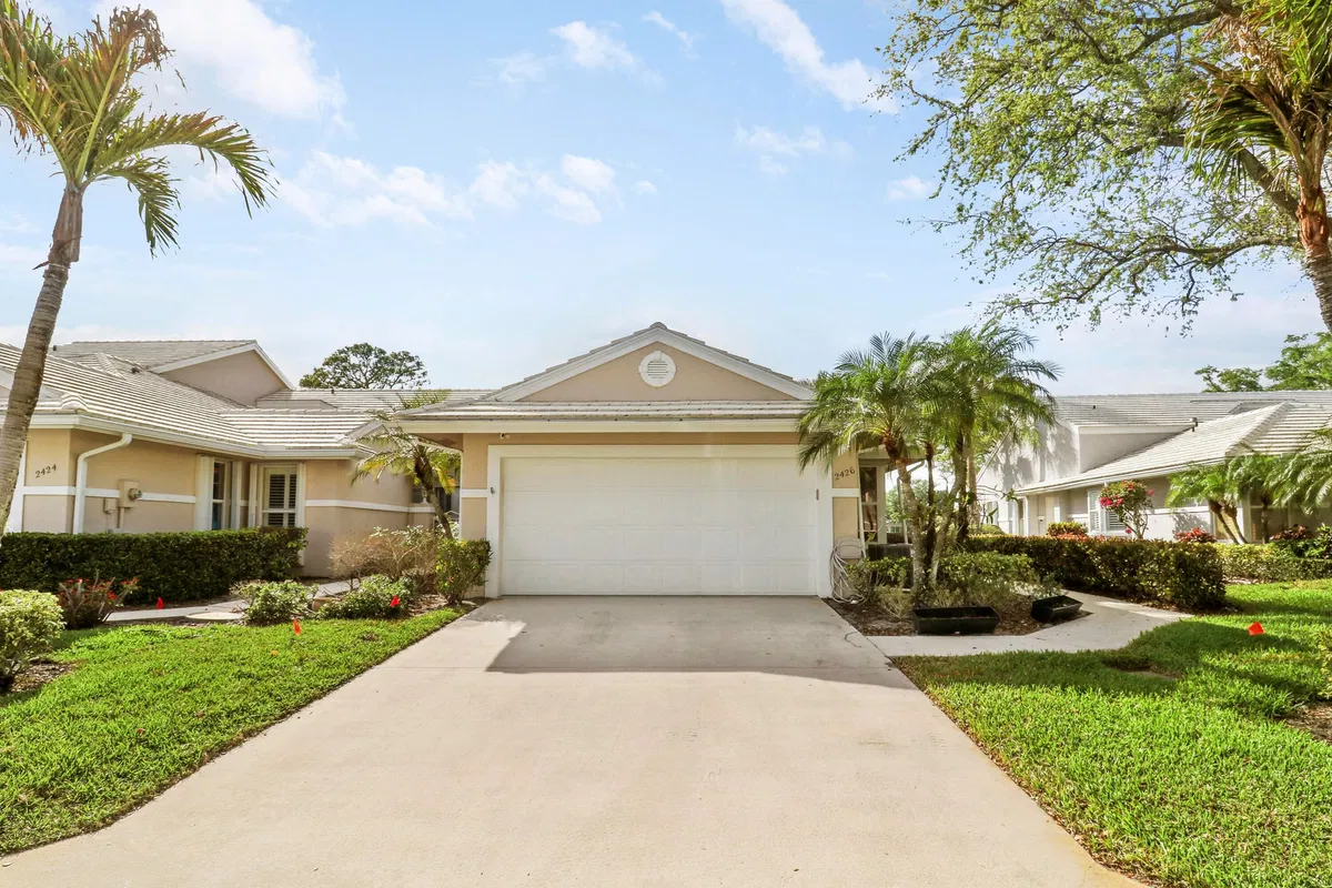 Monarch Country Club Residence