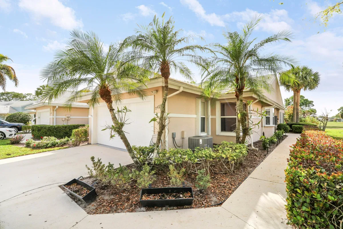 Monarch Country Club Residence photo 49