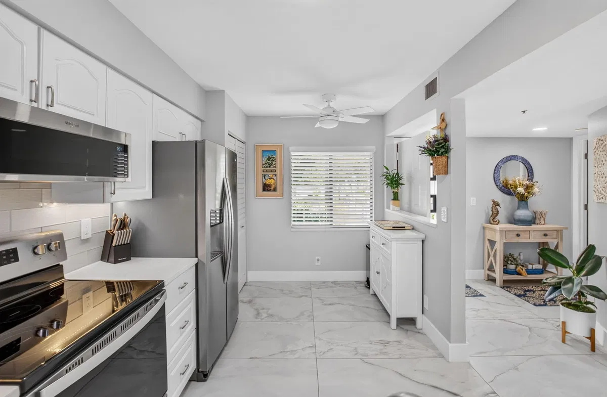 Unit 205 photo 10