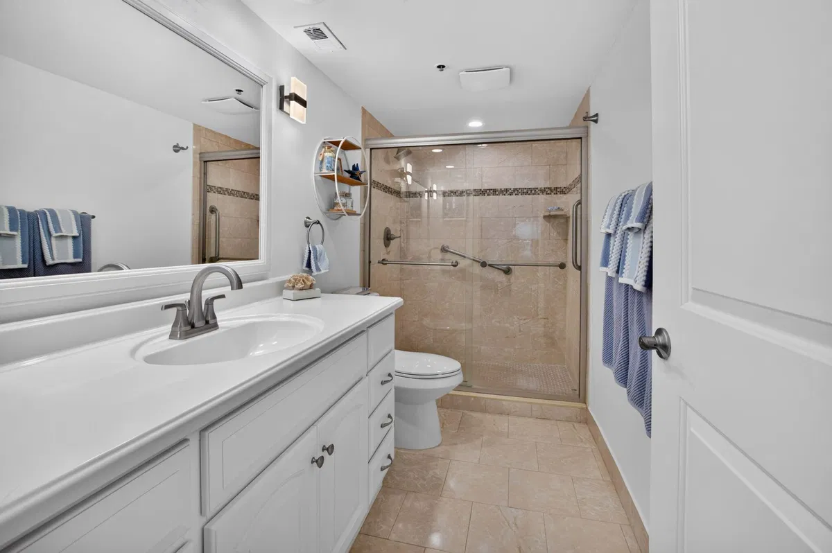 Unit 205 photo 22