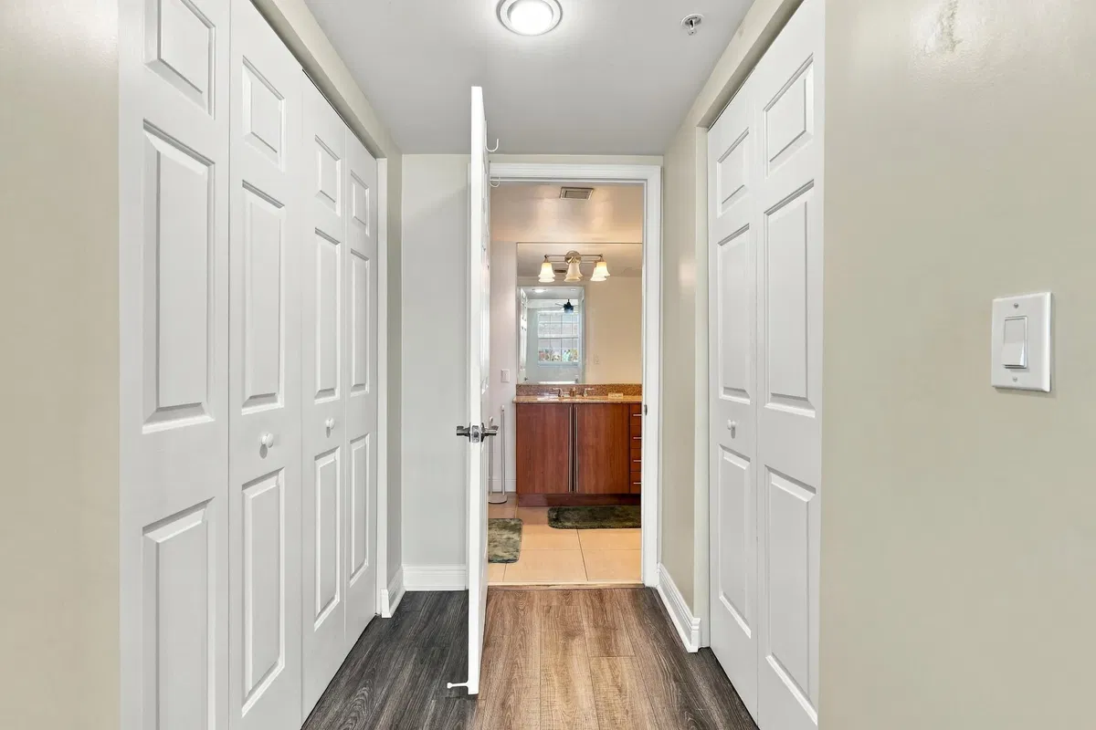 610 Clematis Unit 706 photo 19